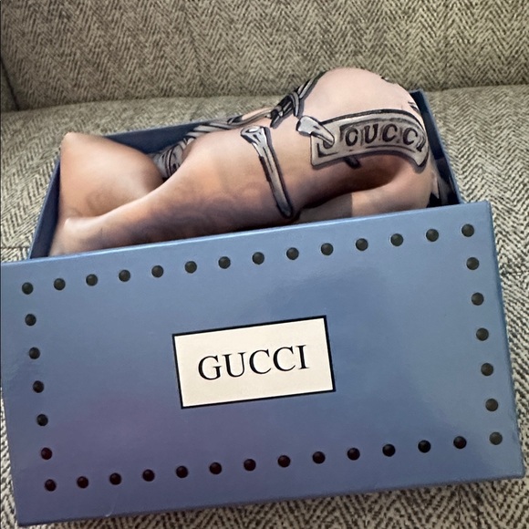 Gucci Horse Pink Silk Scarf with Gucci Designer Box - Picture 12 of 13